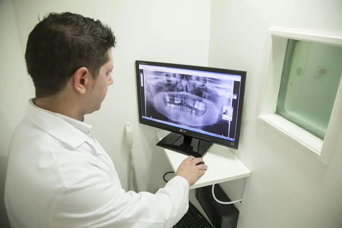 Radiografie a maxilarului și a mandibulei, folosită la consultul stomatologic