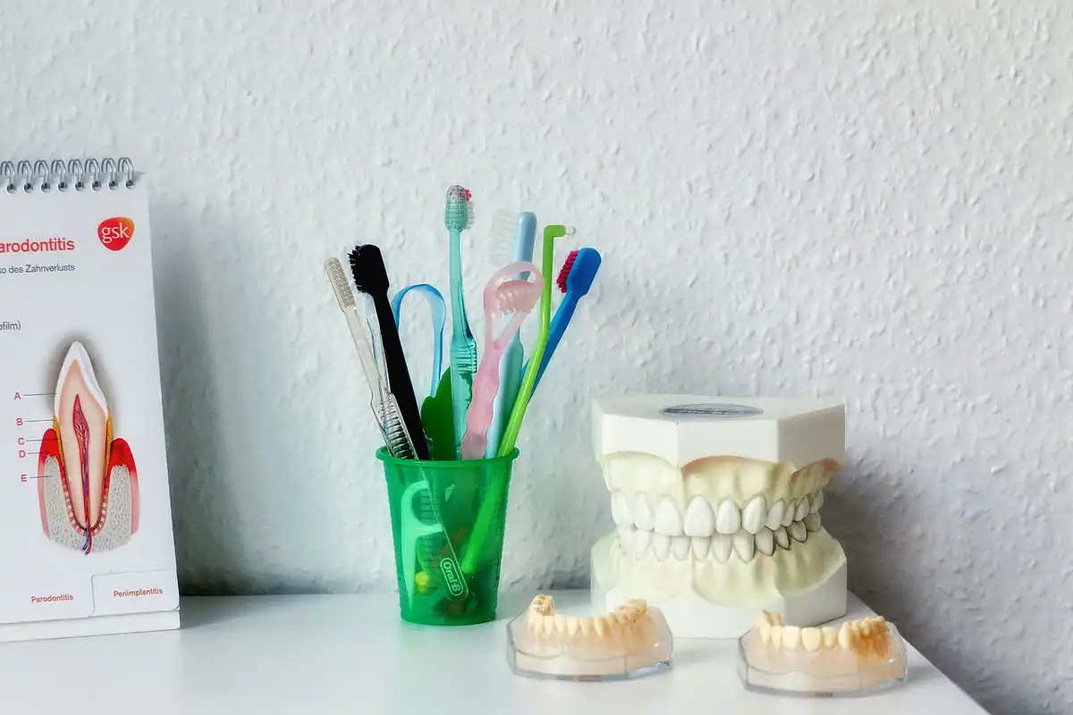 Instrumente de igienă dentară și periuță de dinți, pentru prevenție și îngrijire orală